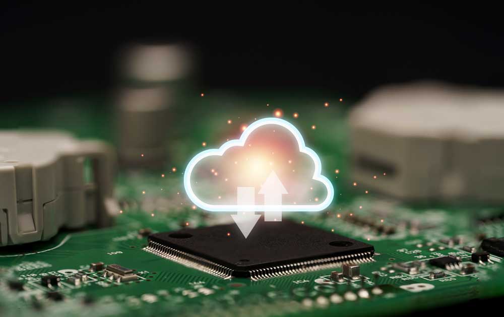 Simbolo di sincronizzazione cloud sopra un processore